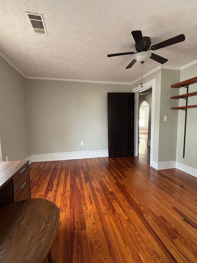 Photo - 3 Bedroom 3 Bathroom near downtown Athens - 1 bedroom available