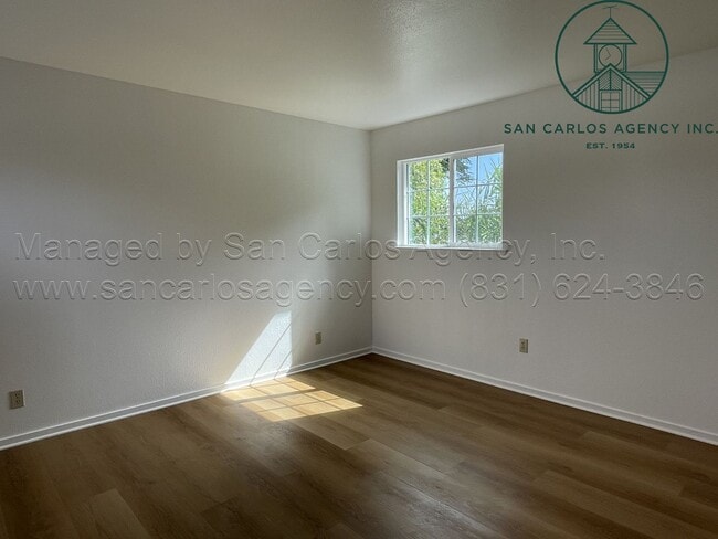 Photo - 615 Lottie St