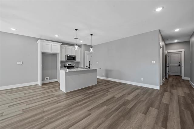 Photo - 527 W Walker St