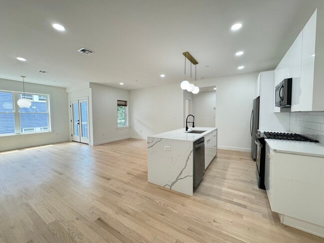 Photo - 43 Withington St Unit 43 Withington st #4