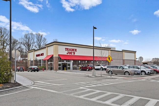 Photo - 2881 Meadowcrest Dr