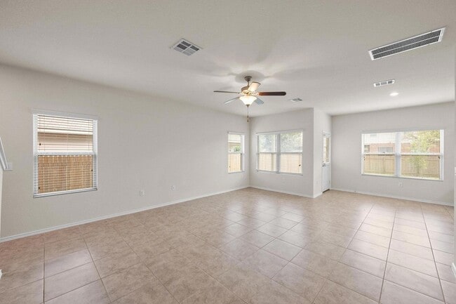 Photo - 5720 Kennedy St