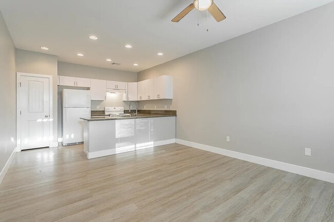 Photo - 1681 S Dandelion St