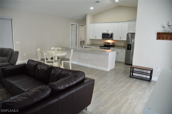 Building Photo - 4666 Villa Capri Ln