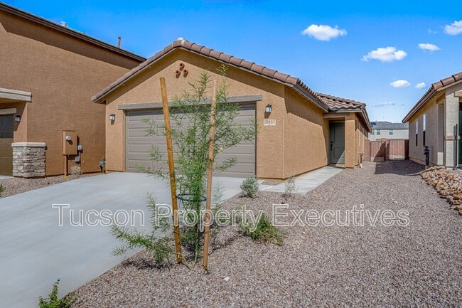 Building Photo - 10657 S Astraia Dr