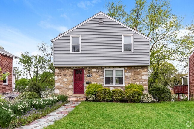 Building Photo - Charming 3-Bedroom Colonial in Glenside Rental