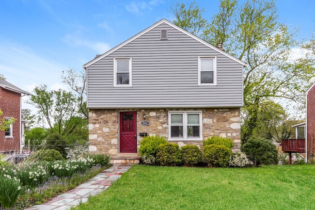 Charming 3-Bedroom Colonial in Glenside - Charming 3-Bedroom Colonial in Glenside House
