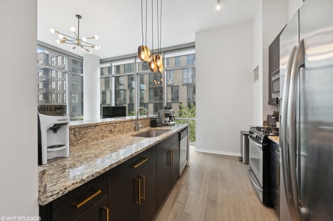 Photo - 123 S Green St Unit 11E