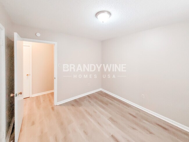 Photo - 4059 Brompton Rd