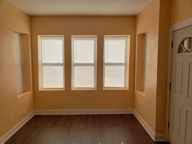 Photo - 4503 S Richmond St Apartment Unit 1
