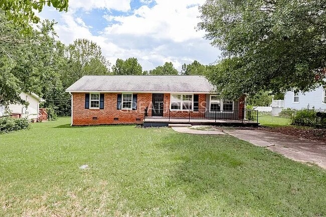 Building Photo - 300 Springwood Dr