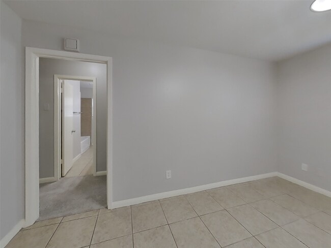 Photo - 411 E Carby Rd
