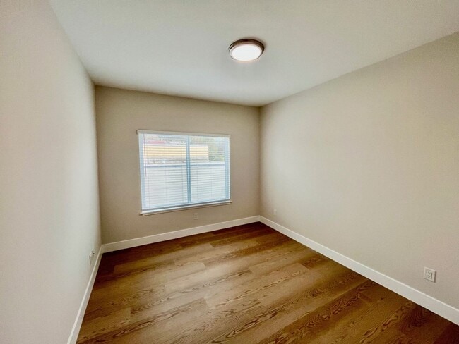 Photo - SPECTACULAR, TOP FLOOR 2 BED/1 BATH FULLY RENOVATED!!! Unit 1555