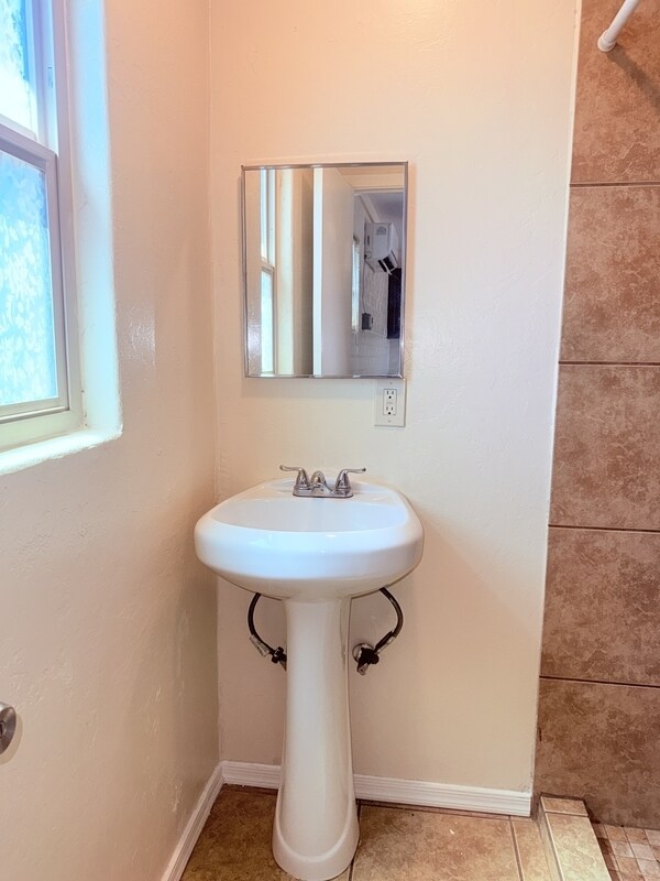Photo - 232 W Flores St