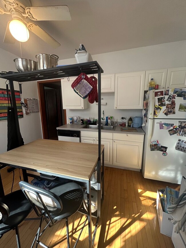 Photo - 1931 W Larchmont Ave Unit #3