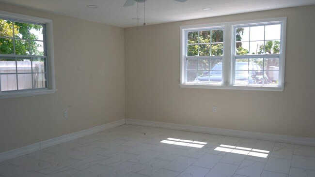 Photo - 339 6th Ave SW