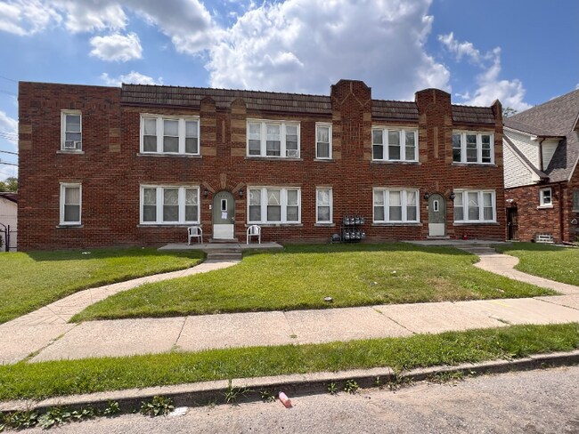 Building Photo - 14731-14735 Woodmont Ave Rental