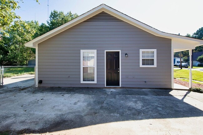 Photo - ** 3 Bed 2 Bath located off Wares Ferry rd...