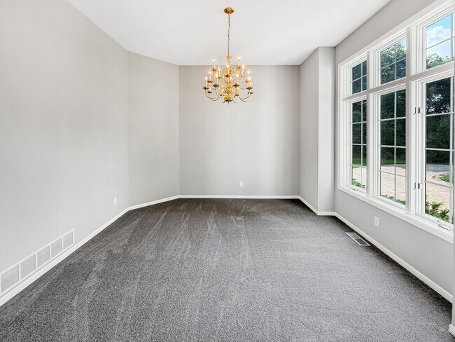 3200 Lakeside Dr