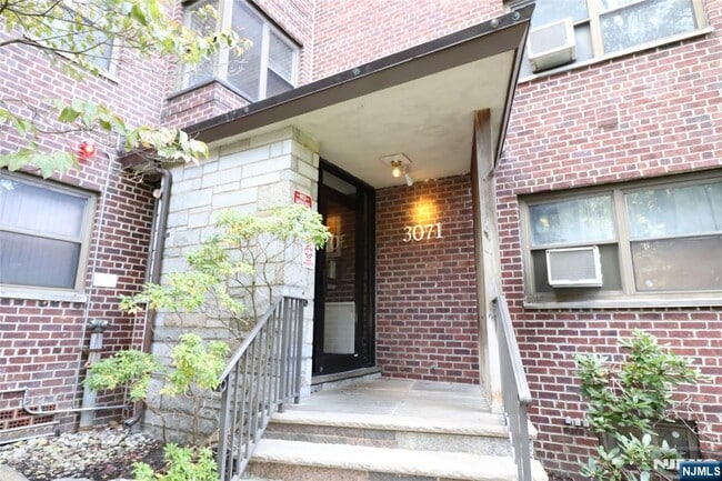 Photo - 3071 Edwin Ave Unit 1B