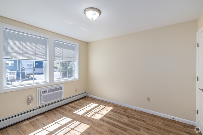 3BR, 2BA - 1,200SF - Bedroom