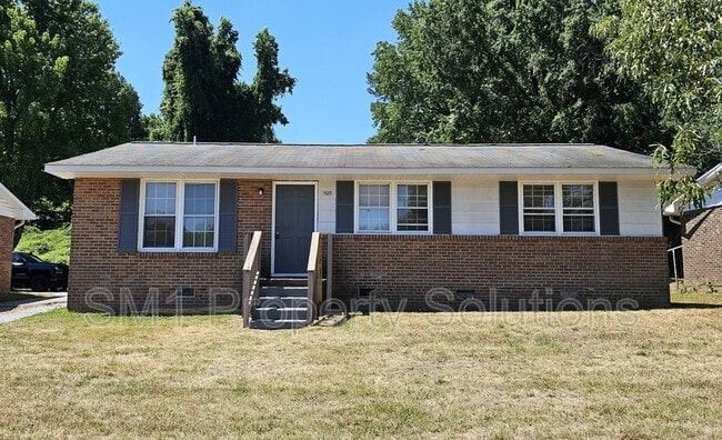 Building Photo - 1529 Earl Dr