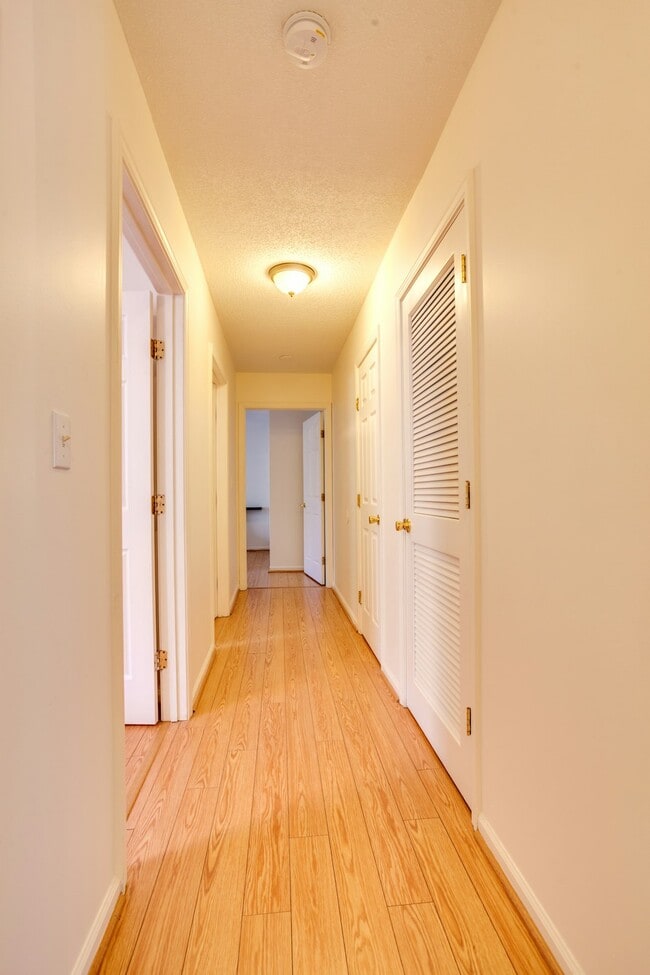 Photo - 720 Monroe Senter St