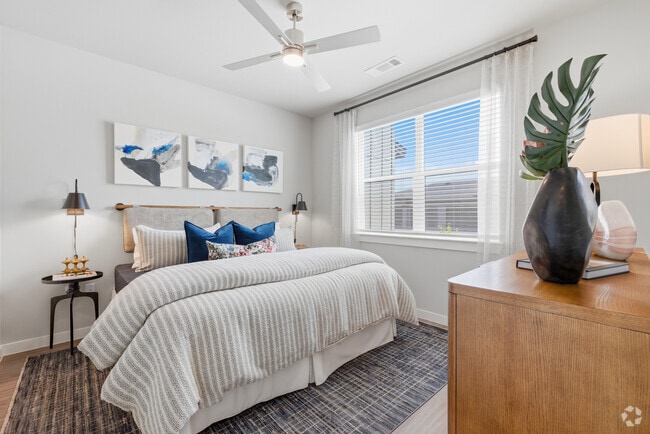 A1 1BR, 1BA - 686SF - Bedroom