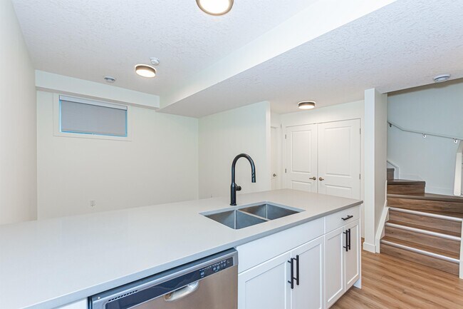 Photo - 12220-12112 112 Ave NW Unit 0B