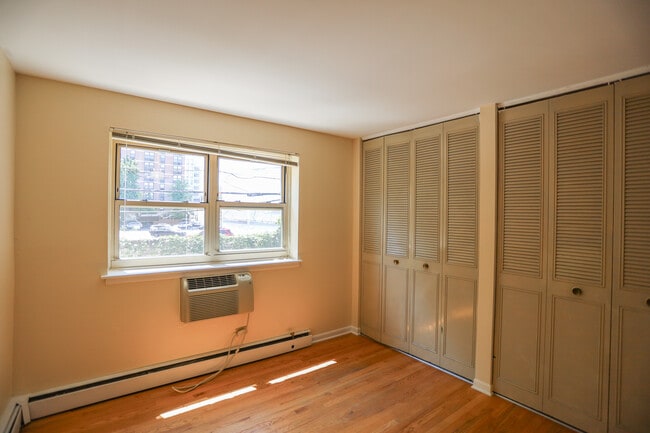 Photo - 509 W Briar Pl Unit #203