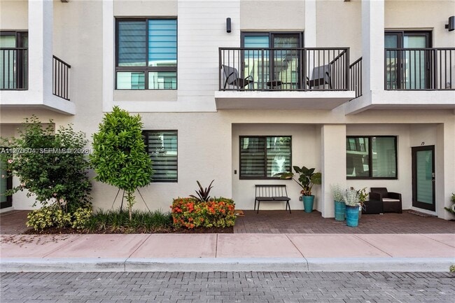 Building Photo - 4745 NW 84th Ct Unit 18