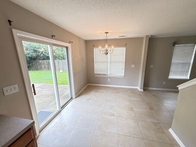 Photo - 3 bedroom with fenced backyard