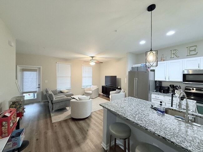 Photo - 4BD/4BA FURNISHED ROWANDALE UNIT