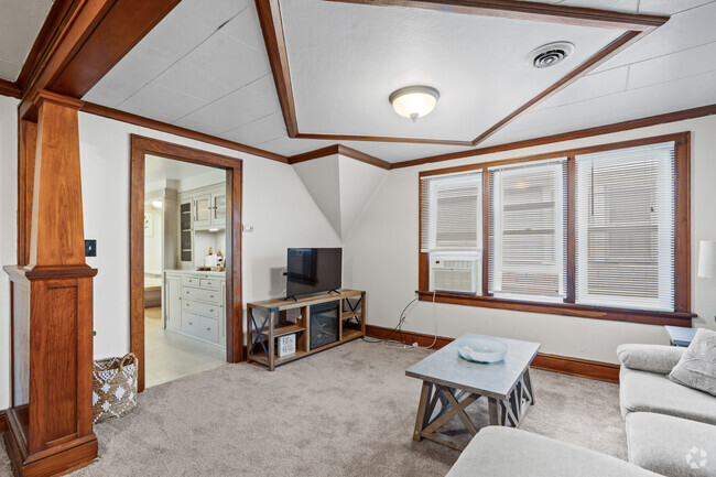 Building Photo - 316A E Burdick Ave Unit 1 BR with Den BayView Rental