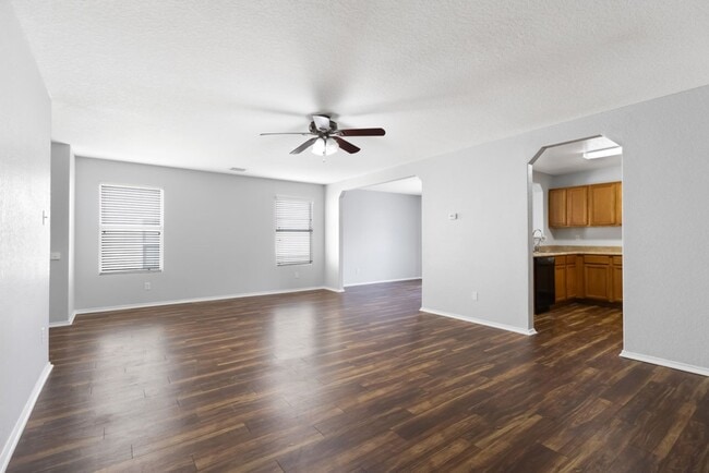 Photo - Charming Home Awaits: Spacious & Modern Living in a Prime Location