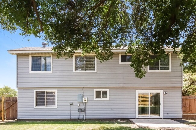 Building Photo - 2823 Forestbrook Dr