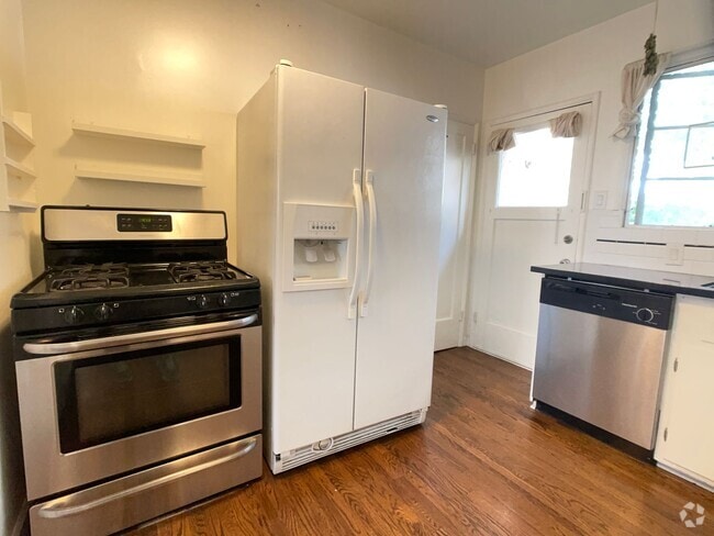 Building Photo - 9-11 Seville Unit 9 Rental