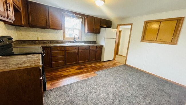 Building Photo - 118 2nd St Rental