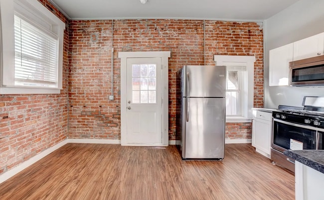 Building Photo - Park Apartments Unit 8