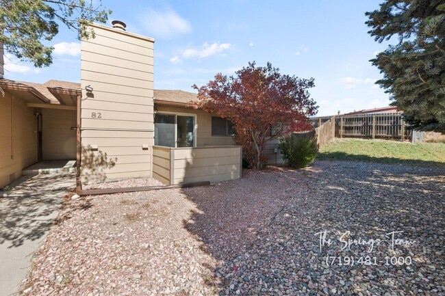 Building Photo - REMODELED SINGLE-LEVEL 2BD TOWNHOME w/ A/C - Security Deposit Waiver Available