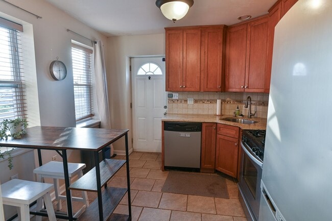 Photo - Beautiful 3 Bedroom on Vine St