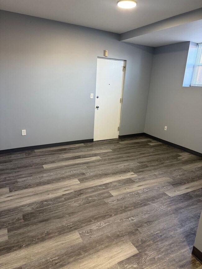 Building Photo - Mayflower Apartments Unit Apt 820C
