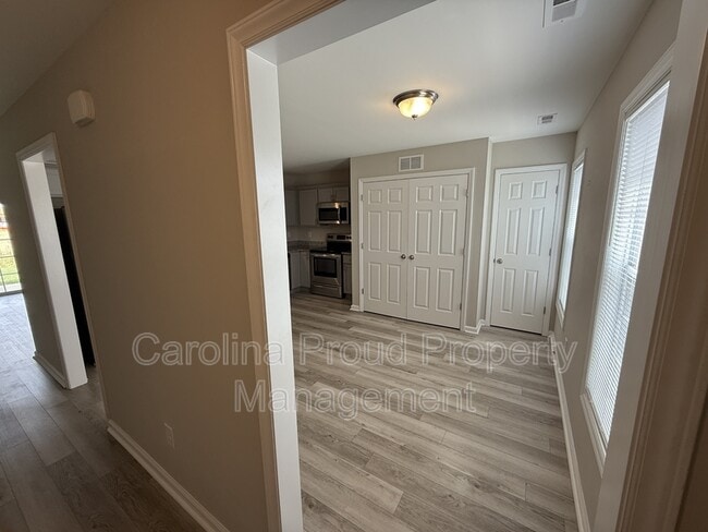 Photo - 321 S Pointe Dr