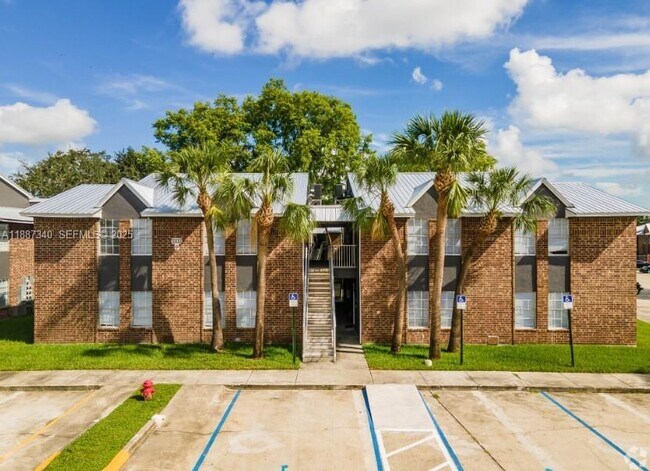 Photo - 2000 S Main St Unidad 000