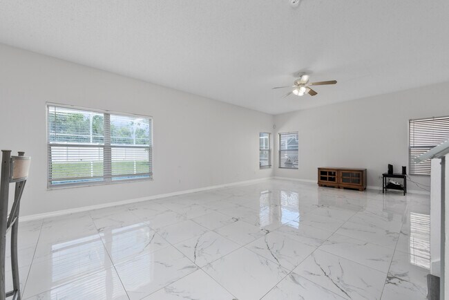 Photo - 746 Lockbreeze Dr
