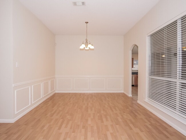 Photo - 925 Comiskey Ct