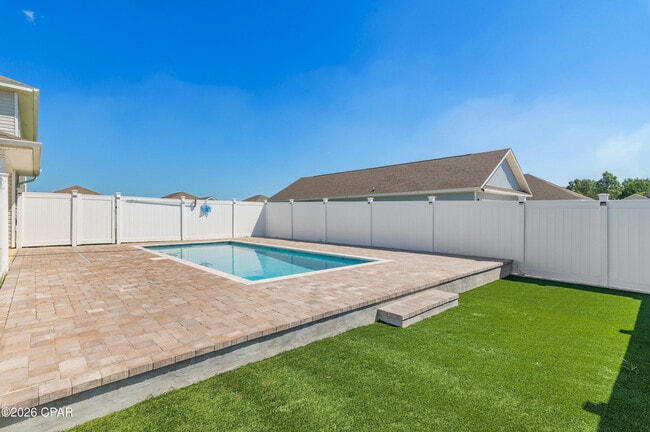 Photo - 56 Silverthorn St