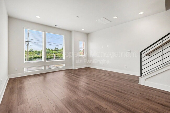 Photo - 2146 N Graham St