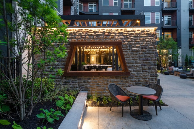 Outdoor Courtyard - The Point at Berwyn