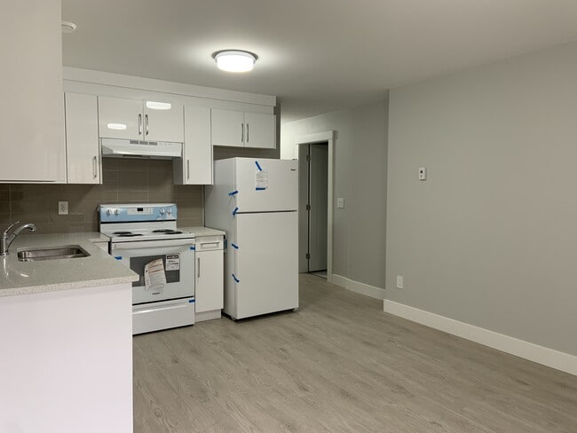 Building Photo - 10034-1172A 172a St